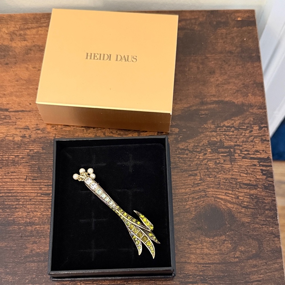 Heidi Daus Gold Brooch scallion